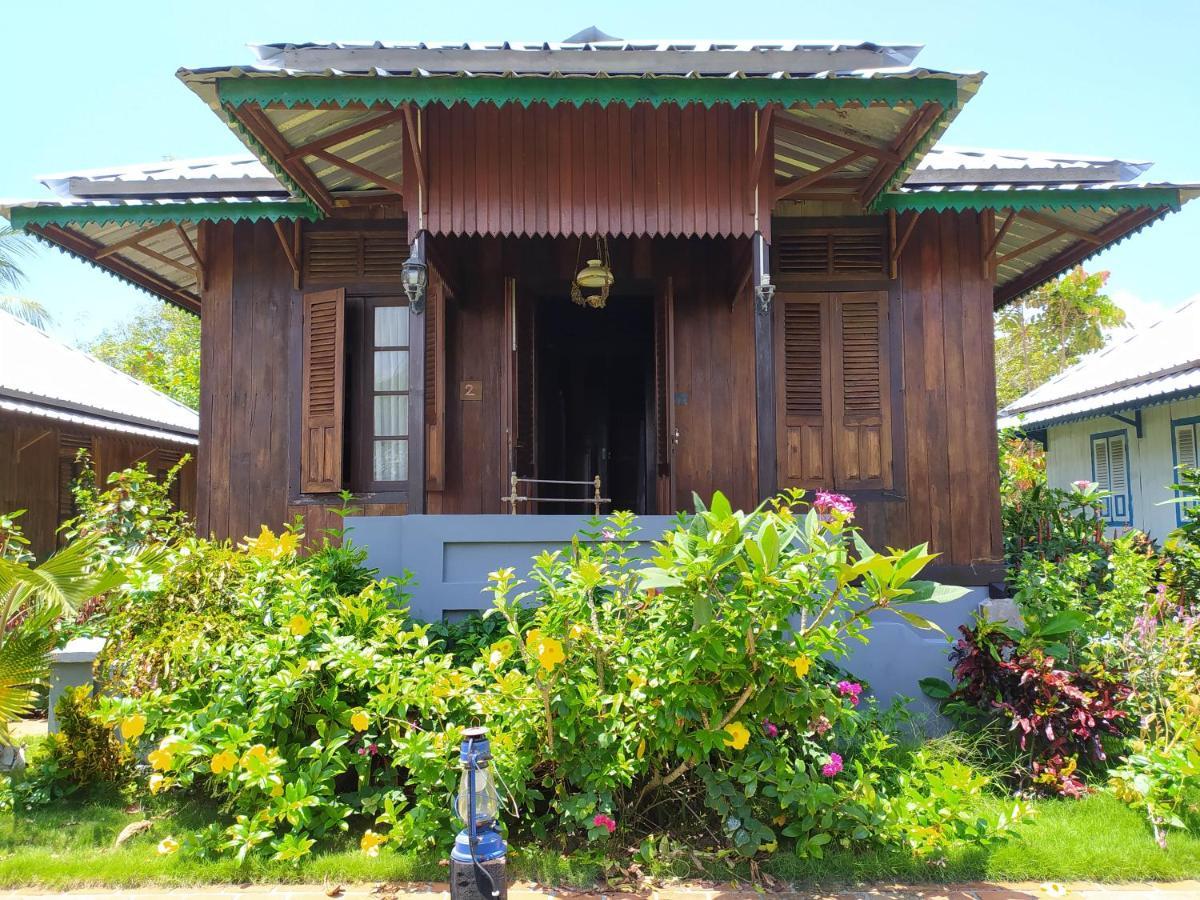 รอค แอนด์ เรค ไดฟ์ รีสอร์ต Hotel Tanjungbinga ภายนอก รูปภาพ